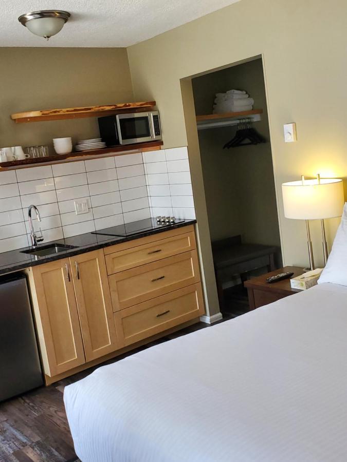 Alpine Inn & Suites Нельсон Екстер'єр фото