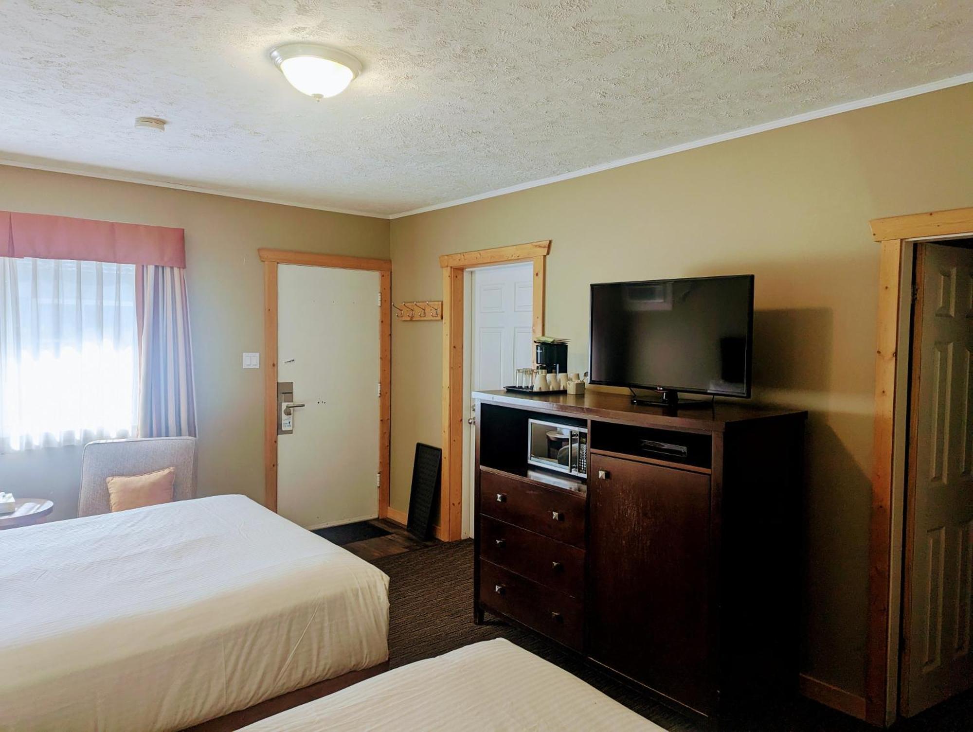 Alpine Inn & Suites Нельсон Екстер'єр фото