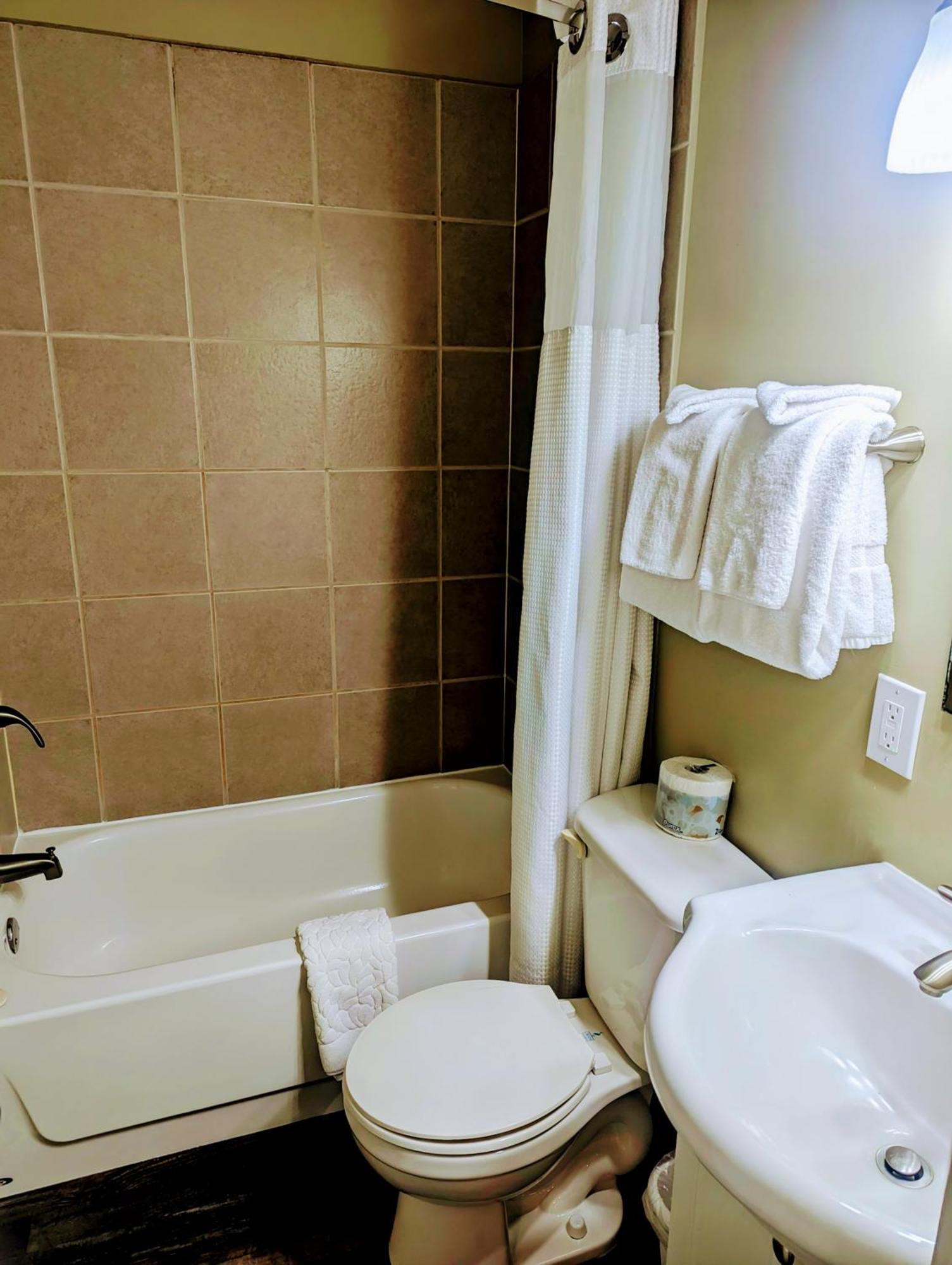 Alpine Inn & Suites Нельсон Екстер'єр фото