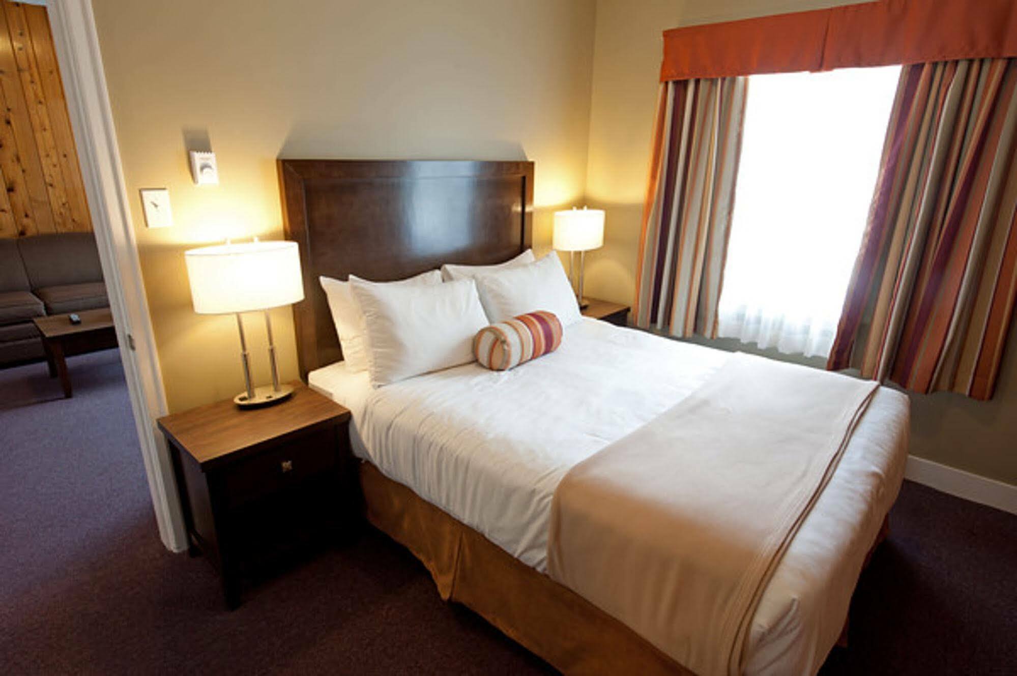 Alpine Inn & Suites Нельсон Екстер'єр фото