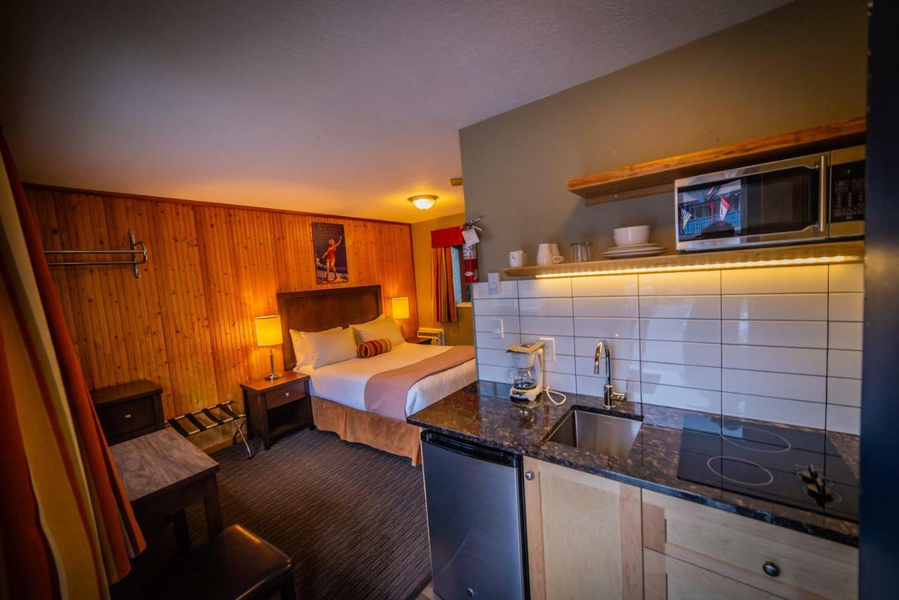 Alpine Inn & Suites Нельсон Екстер'єр фото