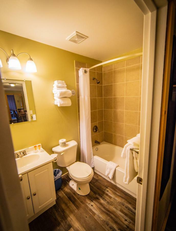 Alpine Inn & Suites Нельсон Екстер'єр фото